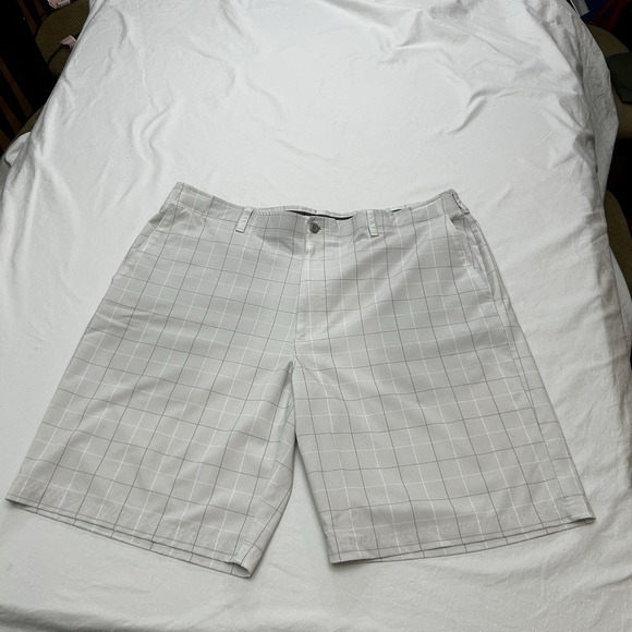 Ben Hogan Men's Performance Golf Shorts Size 40, Gray Polyester, Flat Front - Picture 1 of 5